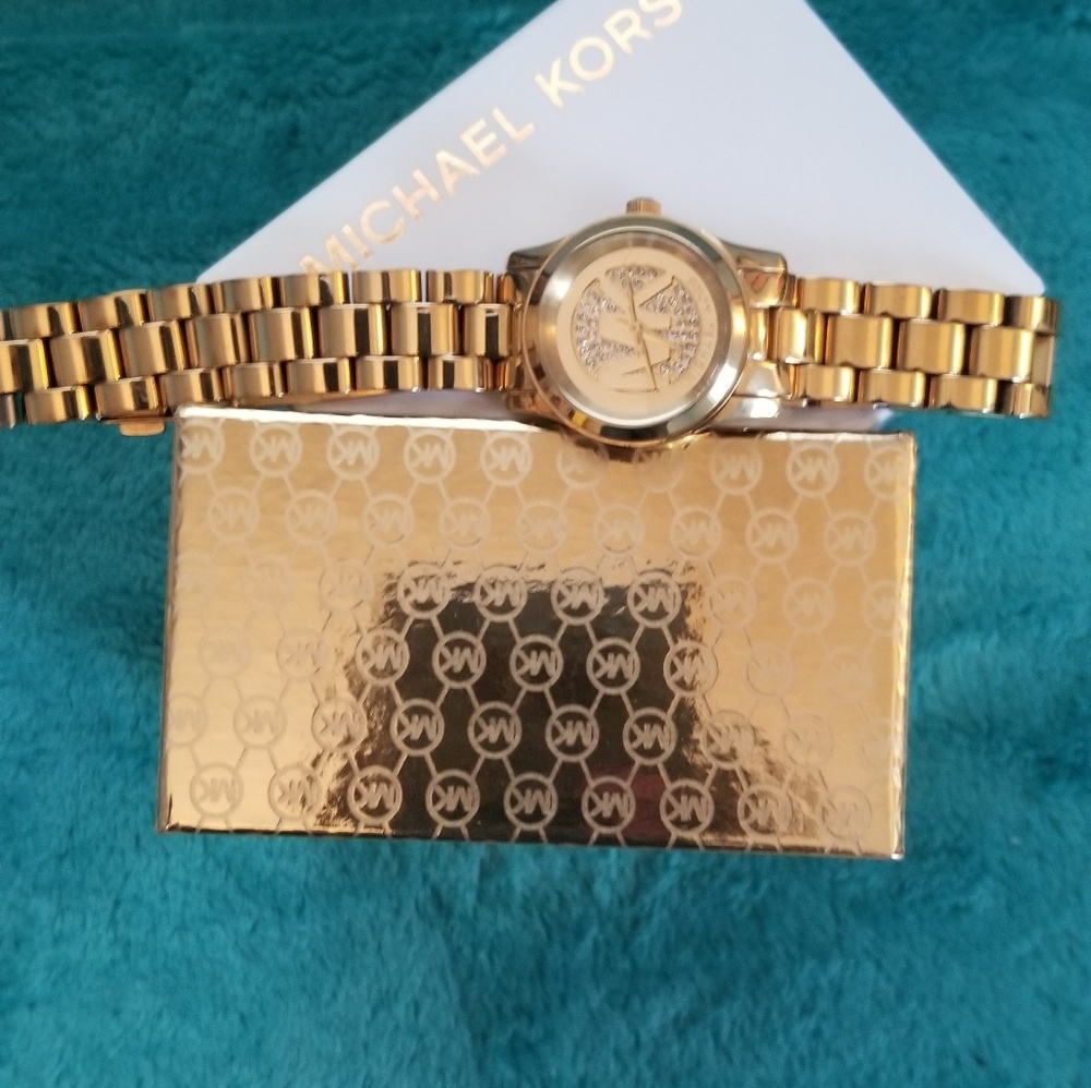 Michael kors women goldtone watch